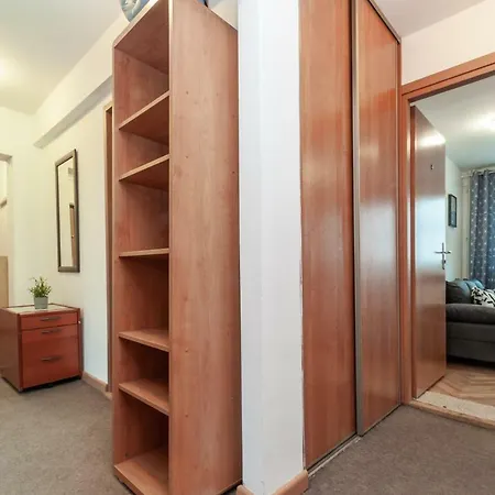 Homestay Little - Chmielna 34 Warsaw