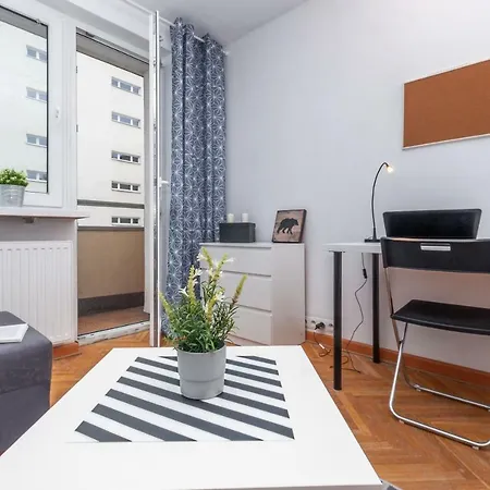 Homestay Little - Chmielna 34 Warsaw