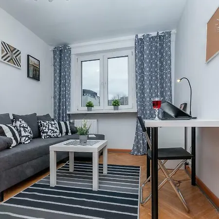 Homestay Little - Chmielna 34 Warsaw