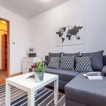 Little - Chmielna 34 Homestay