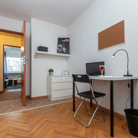 Little - Chmielna 34 Homestay
